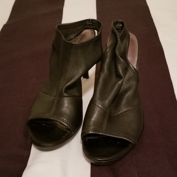 Open toe shoes - Picture 1 of 6
